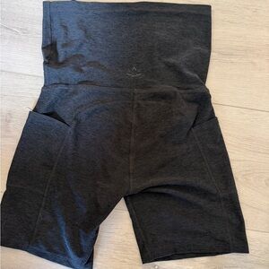 Beyond Yoga Maternity Bike Shorts - Medium